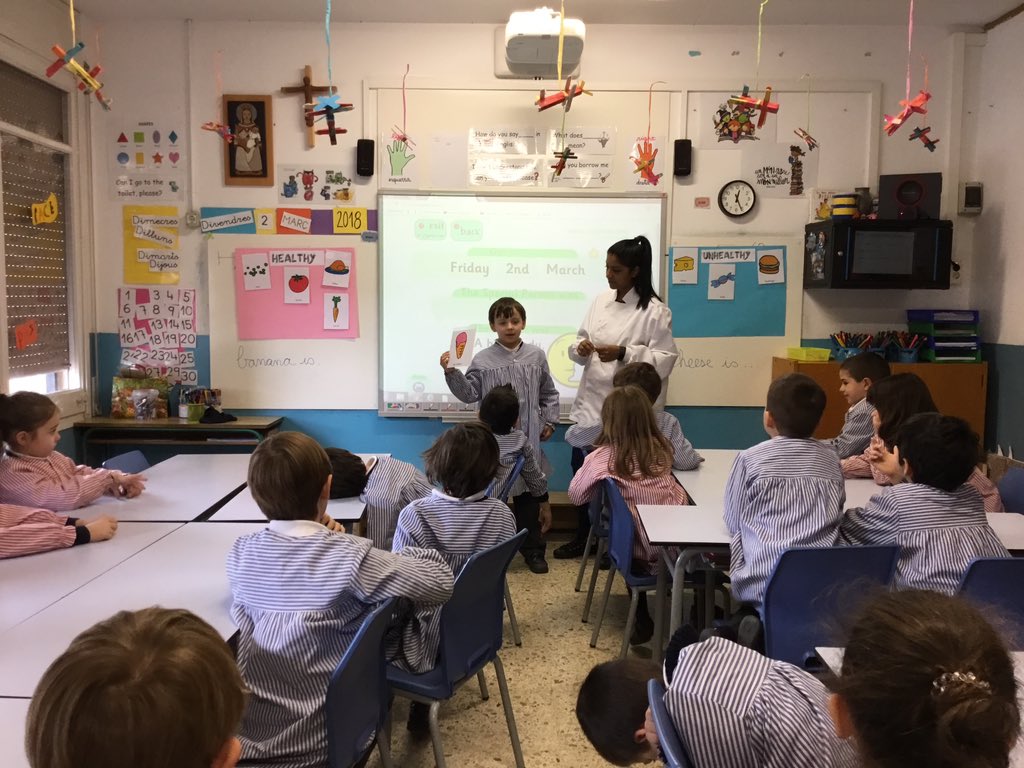 mercedaries's tweet photo. Primary 1A playing the healthy vs unhealthy food game in Master Chef English week. It was lots of fun! #juniormasterchefs #englishweek #yeschef https://t.co/niW6XduUS4