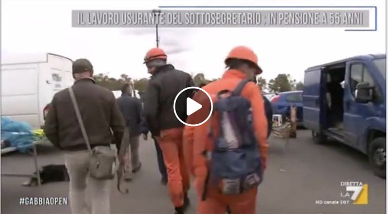 Lui è MASSIMO CASSANO, candidato in Puglia con Forza Italia ed ex sottosegretario al ministero del LAVORO per NCD, un uomo che avrebbe dovuto lottare per i diritti dei lavoratori che fanno mansioni usuranti compresi quelli dell'ILVA! => goo.gl/qoJFZc