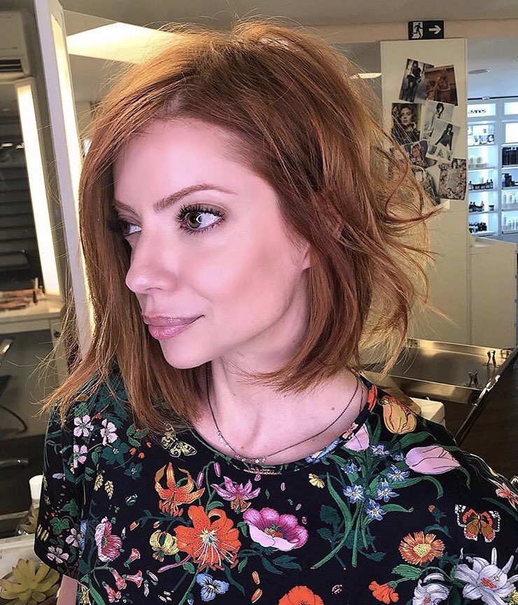 ManagerArtBr's tweet photo. Bom dia com a ruiva (que está de férias) de cabelim novo pelas mãos do querido @marcosproencaoficial Ficou 😻😻😻 #petisco #juliapetit #publisher #managerco #grupomarbaimagem #deferias #cabelos #hair #beauty https://t.co/Kp3yX2nPRg