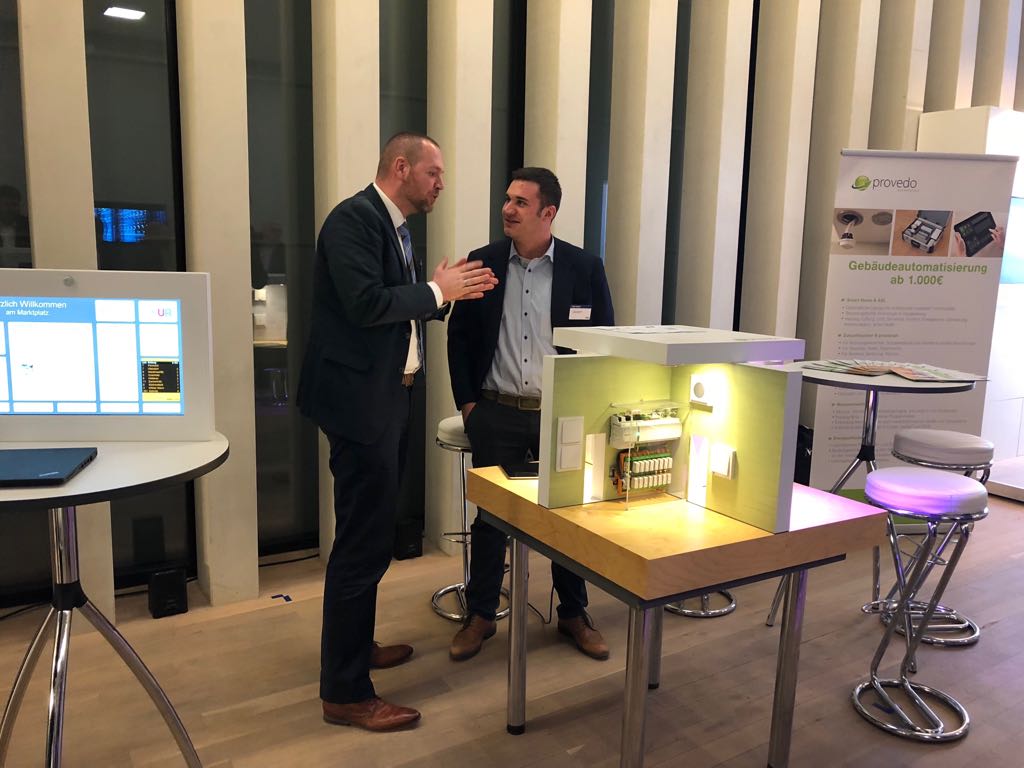 provedoGmbH's tweet photo. Gestern beim 1. #PŸUR - Forum in der Leipziger #Kongresshalle am #ZooLeipzig mit der HL Komm und Leipziger Leuchten

#smarthome #ambientassistedliving #aal #pillo #TV #Digitalisierung

Es war ein sehr informativer Abend mit tollen Themen!
Danke https://t.co/GsewUUMeVO