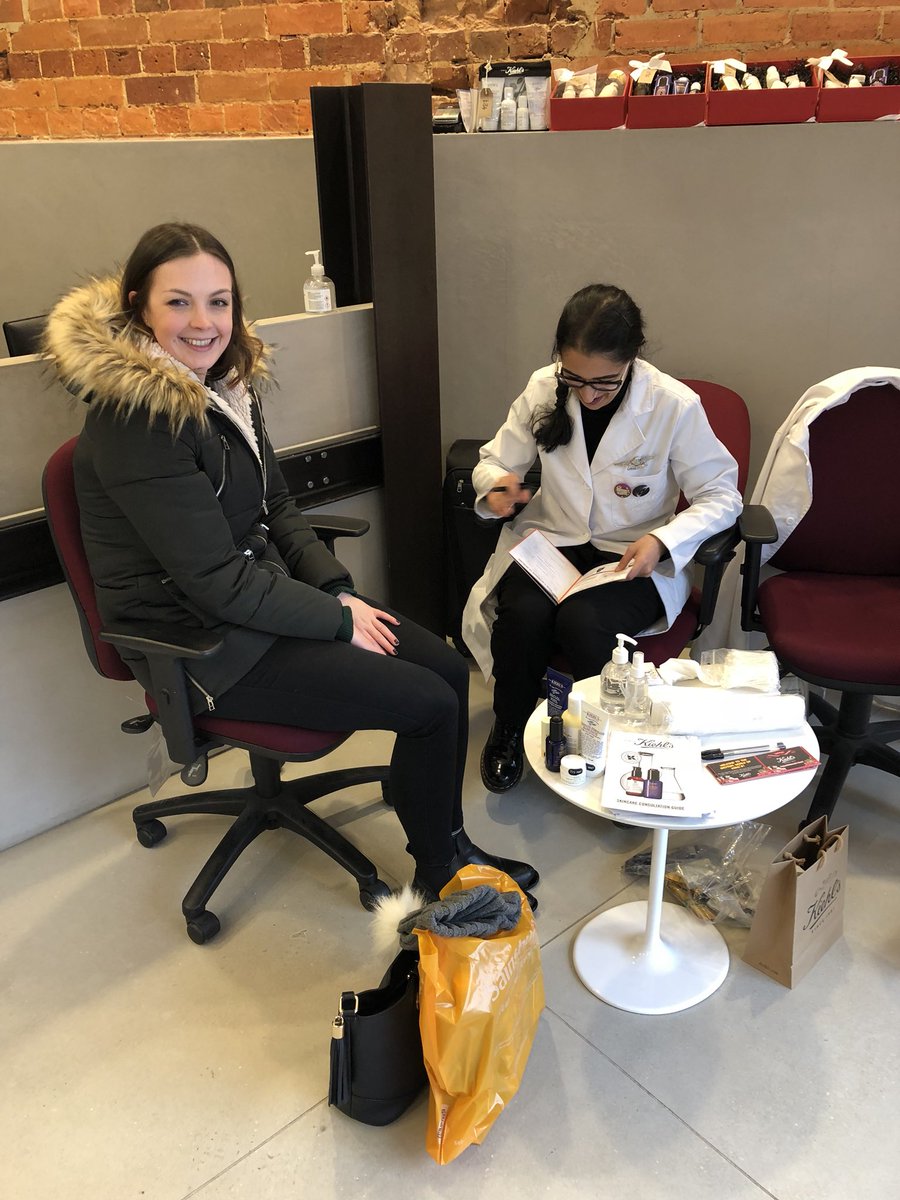 ForburyWorks's tweet image. We had such a great time with @kiehls yesterday! We received a lot of positive feedback from our tenants so we will definitely do it again! 😍 @StayHOF thank you for coming!! :D #corporatereception #skincareevent @RobertHalfUK @CrossCountryUK @StottandMay #Guardian1821