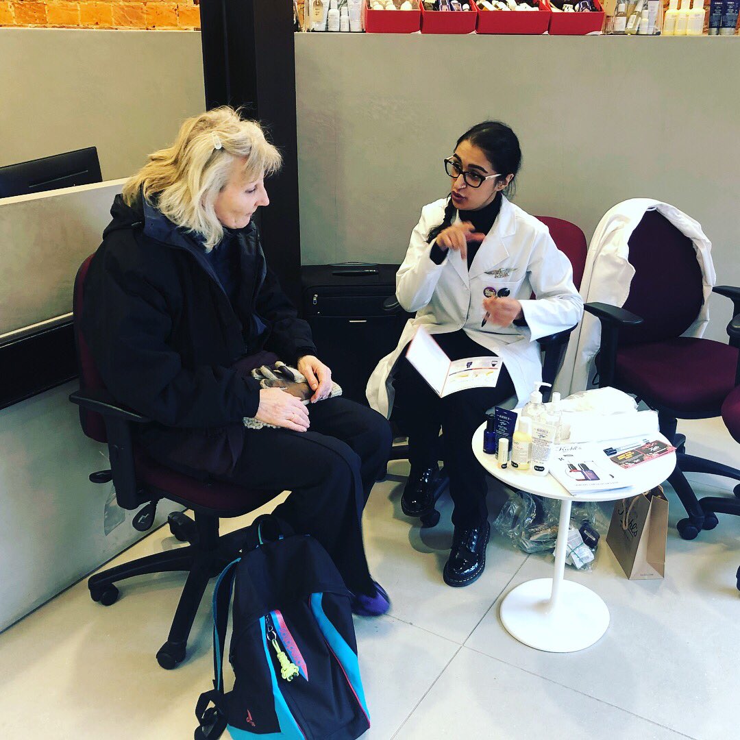 ForburyWorks's tweet image. We had such a great time with @kiehls yesterday! We received a lot of positive feedback from our tenants so we will definitely do it again! 😍 @StayHOF thank you for coming!! :D #corporatereception #skincareevent @RobertHalfUK @CrossCountryUK @StottandMay #Guardian1821