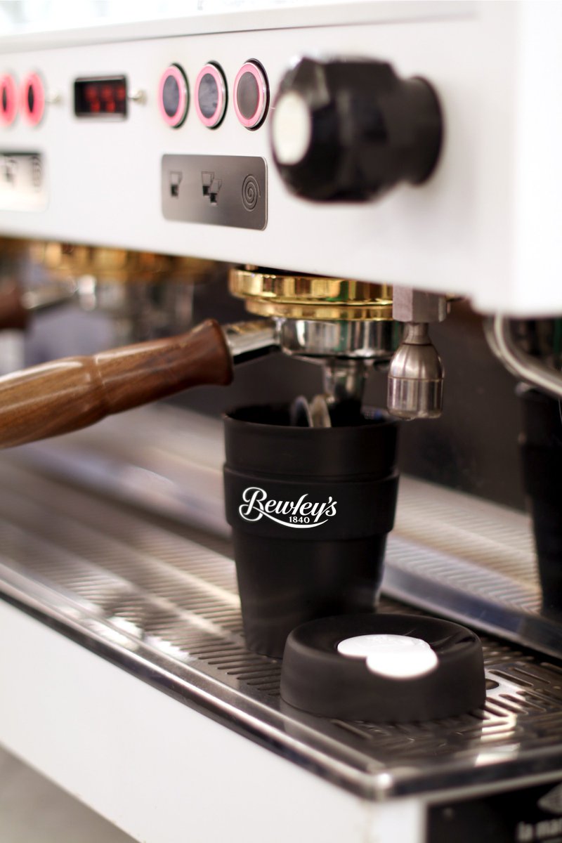 BewleysIreland's tweet image. Think #sustainable - ditch the takeaway cup and bring in your reusable cup for a 20c discount at Bewley's Grafton Street! We also have #KeepCups available in the café and online here: bit.ly/2w48zkD - #DublinCoffee