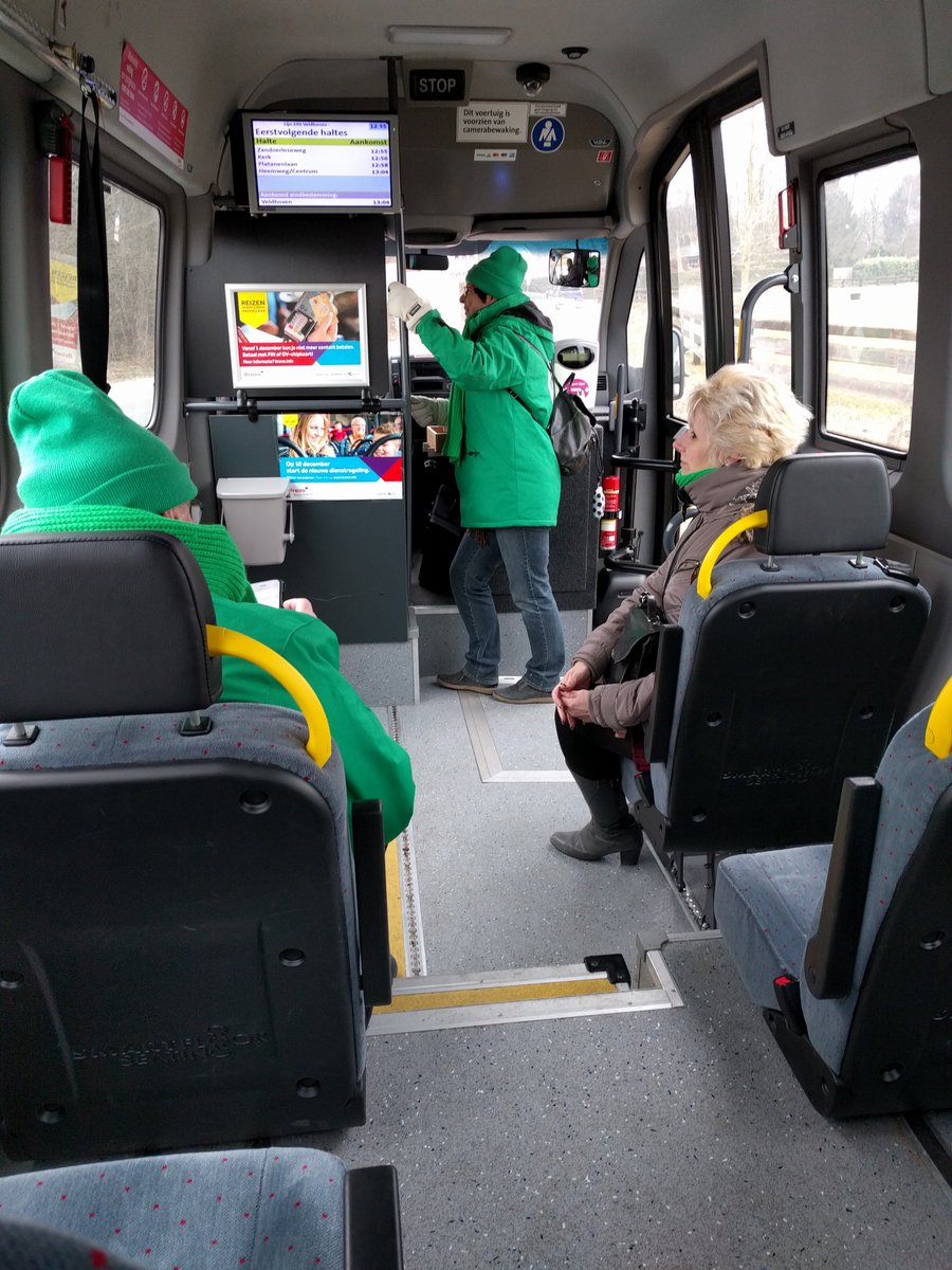 kees_heer040's tweet photo. #OVrace @CDABrabant In de buurtbus met een vrijwilliger aan het stuur. Complimenten voor zijn inzet. CDA steunt vrijwilligers: goed voor de buurt, goed voor de plaats! https://t.co/jeAgrvSHFP