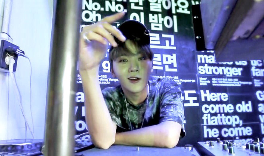 ikirudekiru's tweet photo. ERM SEUNGKWAN DONT BE RUDE WHAT YOU DOING THERE LOOKING SO GOOD? #DJ뿌와_꼬잉꼬잉 #부승관 #DJBOO #IMNOTALIVE https://t.co/GfLptTcTtN