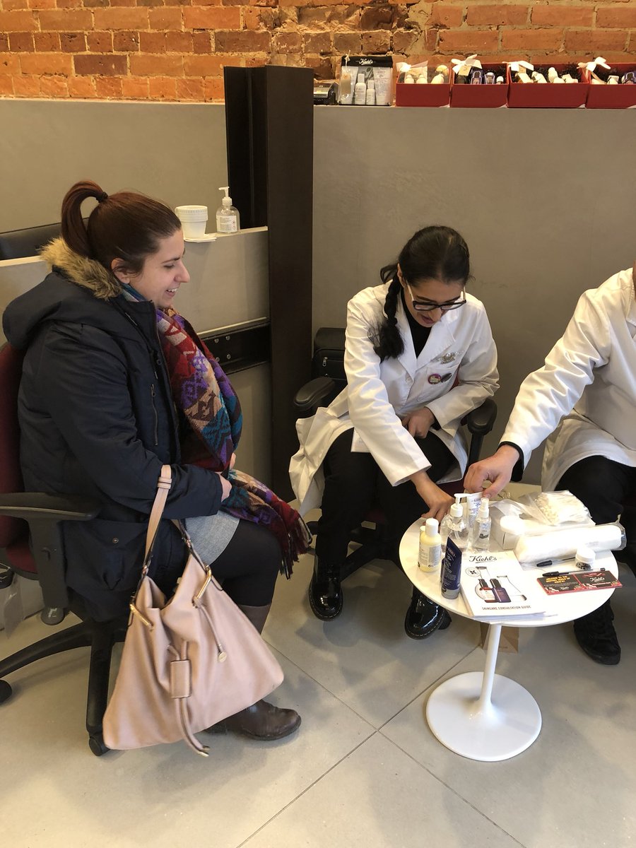 ForburyWorks's tweet image. We had such a great time with @kiehls yesterday! We received a lot of positive feedback from our tenants so we will definitely do it again! 😍 @StayHOF thank you for coming!! :D #corporatereception #skincareevent @RobertHalfUK @CrossCountryUK @StottandMay #Guardian1821