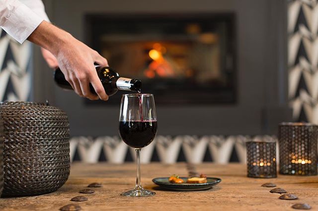 thethatchhouse's tweet photo. Sit back, relax and enjoy a glass of outstanding wine from our region #hemelenaardevalley #discoveroverberg https://t.co/o23ZhoaxvB https://t.co/U2NNd96f7C