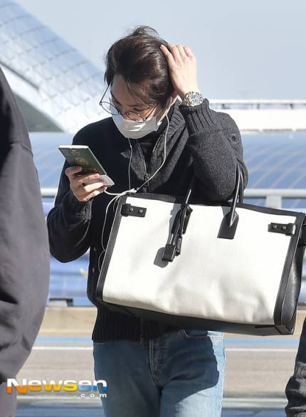 kimjipics's tweet photo. A MODEL!!! 
#iHeartAwards #BestFanArmy #EXOL @weareoneEXO https://t.co/KA9MXgaPQl