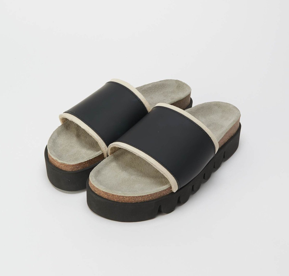 SISTER_WEB's tweet photo. Hender Scheme

18ss “BLANK”

final delivery will start from 3rd March.

▽final delivery item▽

■caterpiller
■cheak
■manual industrial products 18
■all purpose shoulder bag
■clock

▶︎ https://t.co/49TCdXeuBy

#henderscheme
#finaldelivery https://t.co/LqsFBpHGNp