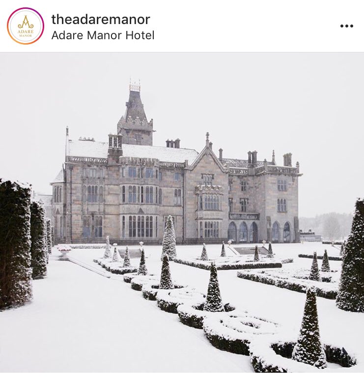How gorge does <a href="/TheAdareManor/">Adare Manor</a> looks today 😍😍 Why can’t I be snowed in there ! #SNOWMAGGEDDON #SnowDay