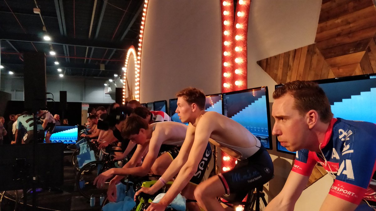 TopcompetitieNU's tweet photo. Blok 1 van de Wattmeister Challenge. Iedereen trapt zes minuten lang 1,6 watt per kilogram lichaamsgewicht. https://t.co/OM7tTQYB4B