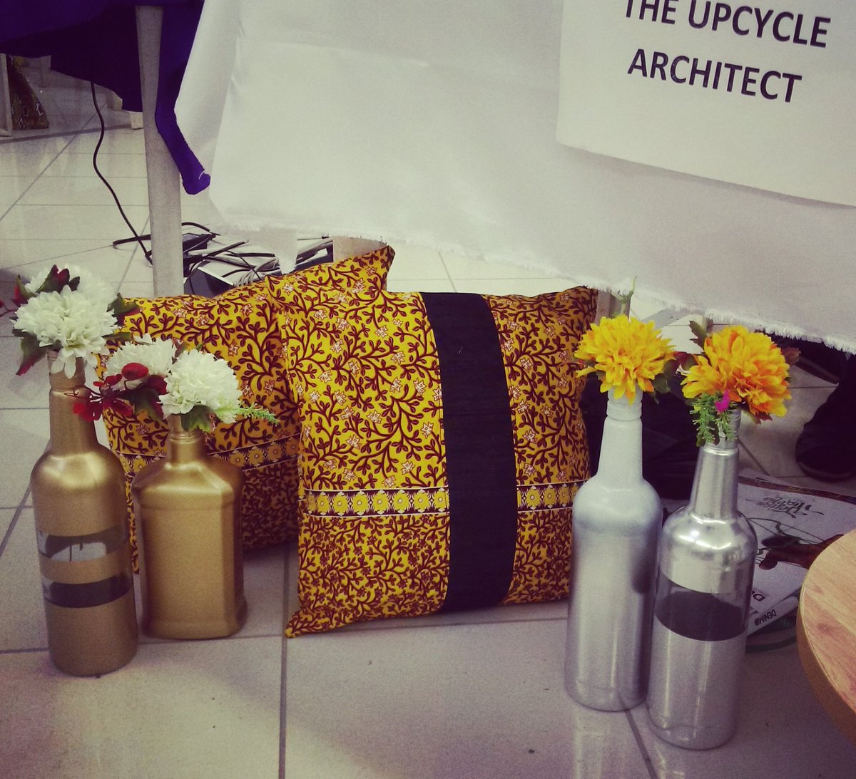 The_Upcycle_Arc's tweet photo. #tgif
Stick to what you believe in
.
.
.
#TUPA
#TheUpcycleArchitect
#pillow #upcycle #recycle #reuse #reduce #repurpose #sustainable #sustainability #environmental #management #waste #disposal #zerowaste #bottles #art #interior #decor #comfy #comfort #creativewaste https://t.co/FZNIj9BXbe