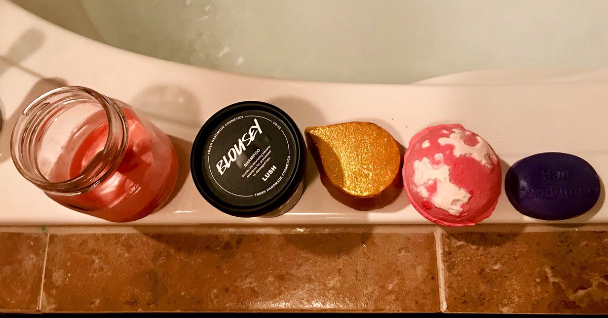LaredoLushies's tweet photo. Spicy bath and NEW Hot Oil hair treatment after a long day yesterday. #lushcosmetics #lushies #lushshampoo #hair #relaxation #TEACHers https://t.co/nTBWr1Z79Z