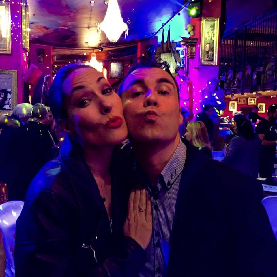 Radiolé (@radiole_oficial) on Twitter photo #PostureoDeViernes !!! <a href="/RosarioMohedano/">Rosario Mohedano</a> y <a href="/Sergi_Adell/">Sergi Adell</a> haciendo morritos!!! No te pierdas en unos minutos #JugandoAlAmor !!! #FelizFinde Os queremos!!! play.radiole.com #PostureoDeViernes !!! <a href="/RosarioMohedano/">Rosario Mohedano</a> y <a href="/Sergi_Adell/">Sergi Adell</a> haciendo morritos!!! No te pierdas en unos minutos #JugandoAlAmor !!! #FelizFinde Os queremos!!! play.radiole.com