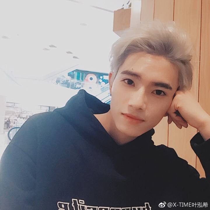 XTIME_HongXi's tweet photo. I'm back 🙋 w'up guys, miss me? https://t.co/WgM9aDgvFj