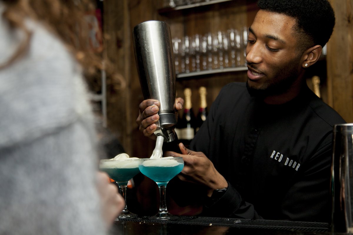 RedDoorLeeds's tweet photo. FRIDAY FEELS 💃 #Leeds, we've got that #FridayFeeling… and cocktails! 🍸 Book a table now ➡️ https://t.co/nFnaIANNi6 https://t.co/Q09I8J8DPw