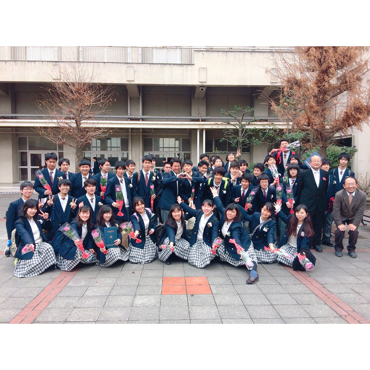 pmq104s's tweet photo. 2018.3.1 東高校卒業しました！🌸
3年間はやすぎ！！！！
高校生活で色んなことが出来てほんまに楽しかった！ほんまにありがとうございました😭☀️ https://t.co/IX98uLFydJ