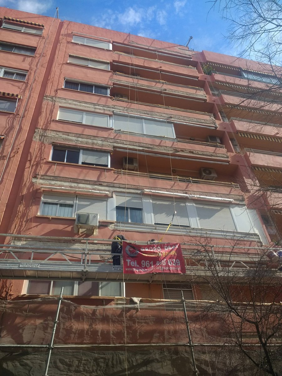 Rehabilitación de edificio en Valencia; reparación frentes de forjado, grietas y demás desprendimientos #parex #valencia #reforma #rehabilitación #reparacion #comunidades @CAATValencia <a href="/CAFValencia/">CAF Valencia-Castellón</a> <a href="/parexgroup/">Parex Group</a> <a href="/Pinturas_Isaval/">Isaval</a>