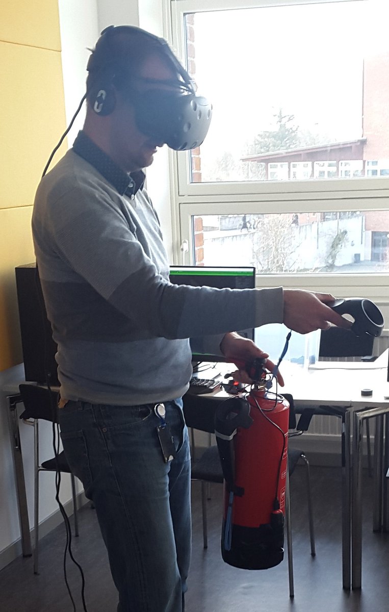 Enrico_Evac's tweet photo. #FireSafety + #VR! Trying our #fireextinguisher #AugmentedVirtuality prototype! #FireSafetyTraining of the future! @lunduniversity https://t.co/KkHZqt6fFM
