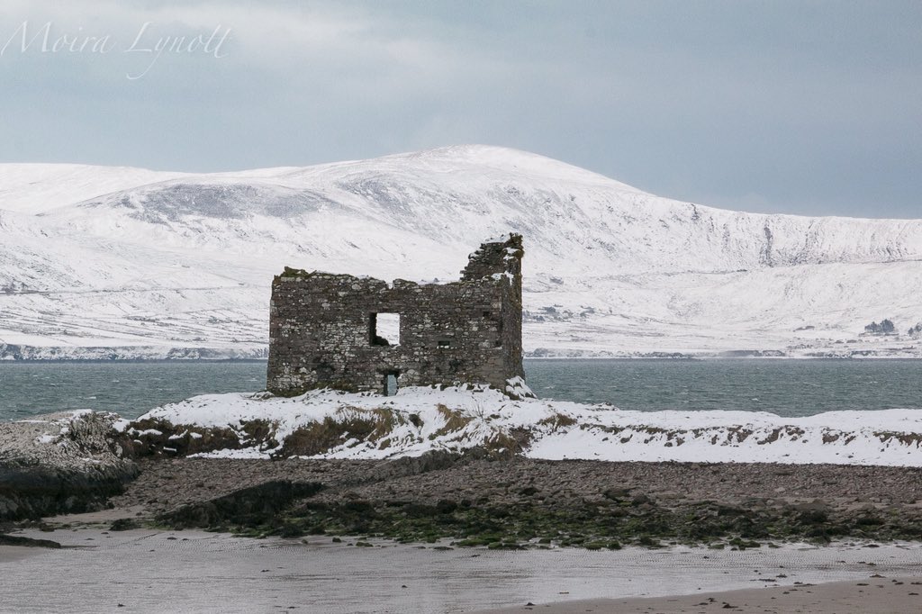 Normally we are looking at DSO's ( Deep Sky objects)from the Ballinskelligs Beach, today it was deep snow objects! Photo credit Moira Lynott
<a href="/KerryCounty/">Kerry County</a>  <a href="/wildatlanticway/">Wild Atlantic Way</a> #beastfromthe east <a href="/Ballinskellig/">Ballinskelligs Kerry</a> .
