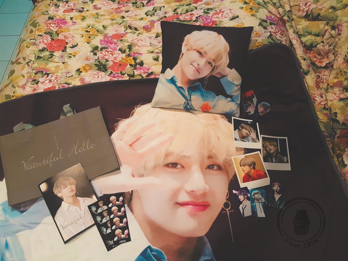 quietbinbin's tweet photo. So my @_nuna_V 's #veautiful_hello blanket has finally arrived! Thank you to my most trusted, @ARMY_pickles for handling the GO! Till next our next transaction 💕 https://t.co/fPROcvairZ