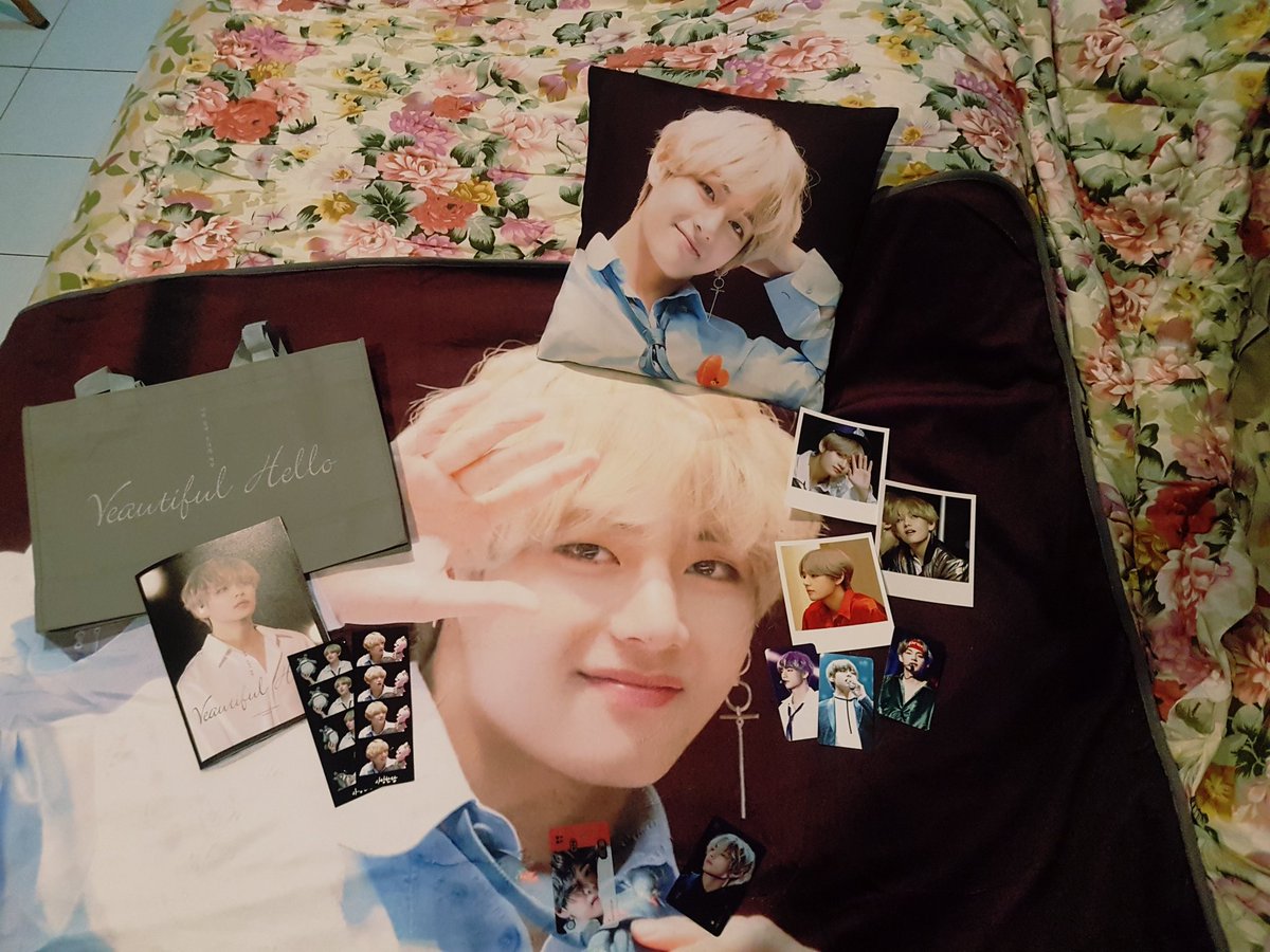 quietbinbin's tweet photo. So my @_nuna_V 's #veautiful_hello blanket has finally arrived! Thank you to my most trusted, @ARMY_pickles for handling the GO! Till next our next transaction 💕 https://t.co/fPROcvairZ