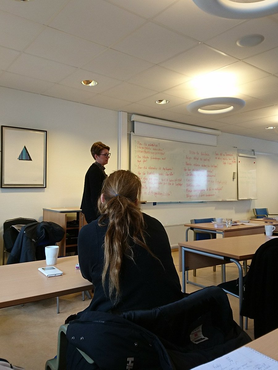 Westerdahl_A's tweet photo. Superintressant besök på dagens ombudsträff för ombud i Angerd med @LararforbGbg. Sektorsschefen Lotta Wikström svarar på frågor om skolan. #lärare #superhjälte #facklig #alltbörjarmedenbralärare https://t.co/oM21ruGVYG