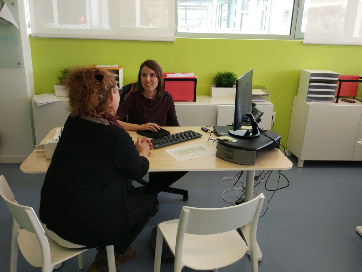 rf_ventura's tweet photo. linkbyuma Linkers! Todavía no habéis escuchado el #LinkingPodcast de esta semana?😯
No te pierdas el repor sobre el Servicio de #Orientación #Profesional UMA, en el que entrevistan a nuestra compañera Susana Hermoso 🙋‍♀️así como las novedades de la pr… https://t.co/1N7K78e5yK