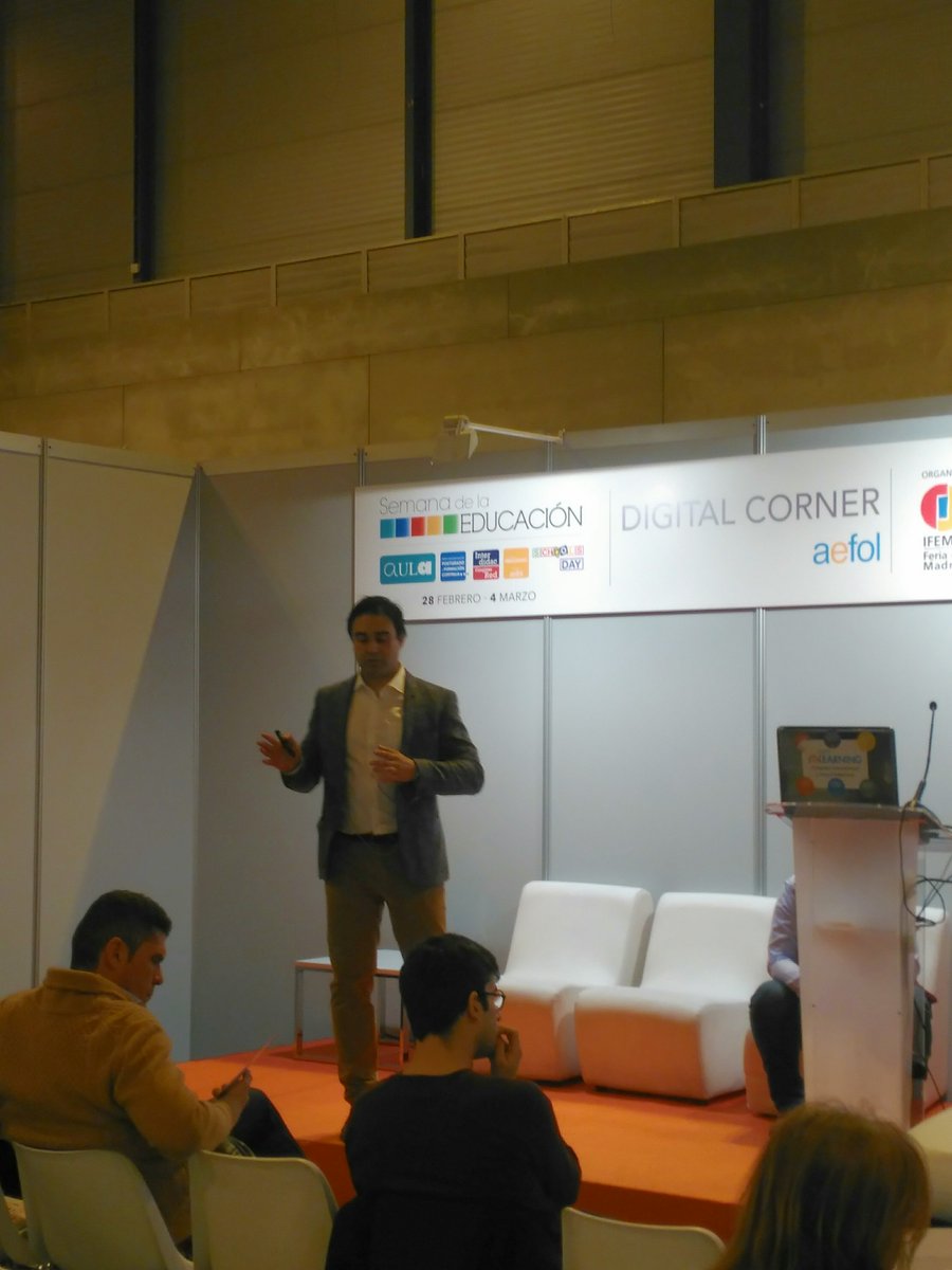 Mantia_es's tweet photo. Presentación de la aplicación e-Xtractor en #Expoelearning2018 @AEFOL #SemanaDeLaEducacion https://t.co/D5XFyTTrK6
