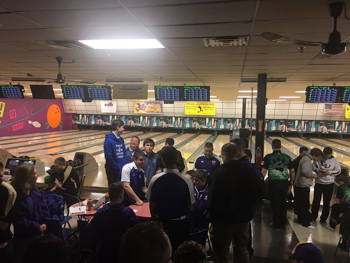 JosephLack1's tweet photo. What the CHSL is all about! A little pre-Division 1 Bowling State Championship euchre game between CC & DeLaSalle. Rivals, yet friends on and off the lanes. Respect! #DCCBowling #CHSL1926 #MHSAA #CCpride #dccpride #Smashmouthbowling https://t.co/tSuJJKNexQ