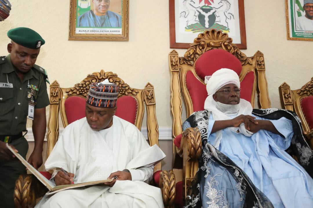 absconstoffice's tweet photo. #PhotoNews: The Senate President @bukolasaraki on a condolence visit to HRH, Alhaji Aliyu Abdullahi Kpoto, Emair of Tsaragi for the lost of his wife. https://t.co/OmGJMgJCcX