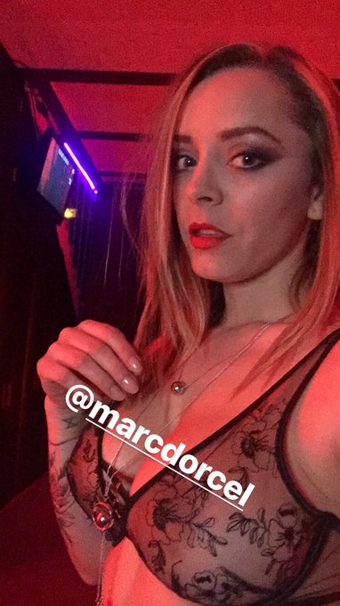 Hier soir en tournage pour @dorcel avec une petite nouvelles.... https://t.co/z1mRWV9eTZ<a class="tags" href="/tag/dorcel">@dorcel</a><a href="/tag/frenchlady"class="tags"><span>#frenchlady</span></a><a href="/tag/trentetroisansdelove"class="tags"><span>#trentetroisansdelove</span></a>