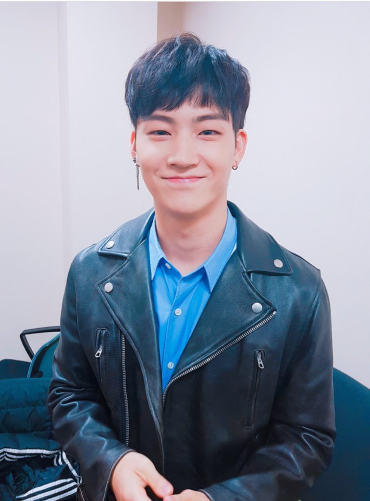 Khwanchit94's tweet photo. เอ็นดู....#lovejb #EyesOnJB #EyesOnYou https://t.co/MYLyFzAwAV
