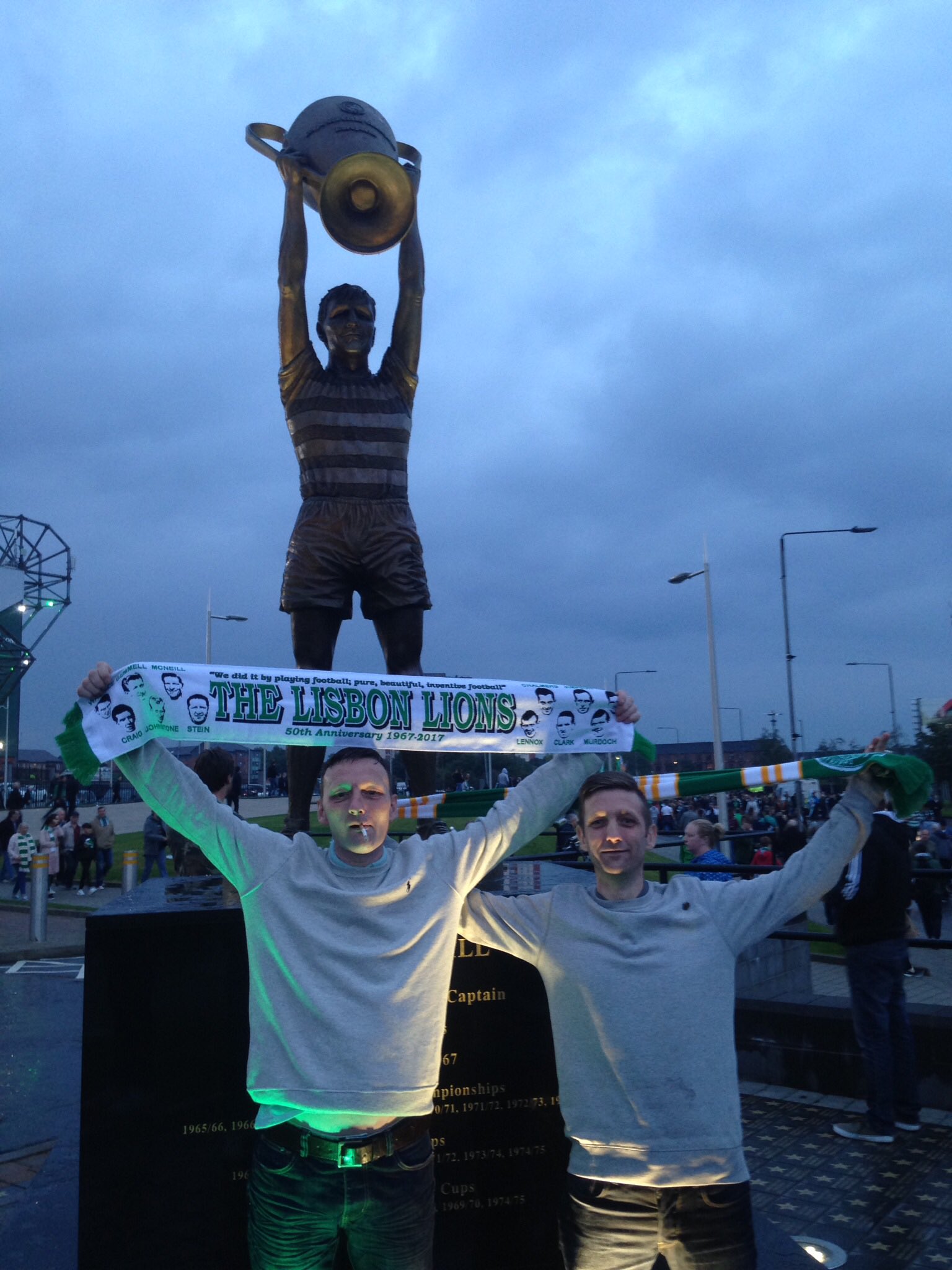 Happy birthday Cesar A god amongst men forever a legend to the Celtic family 
Hail hail billy McNeill 