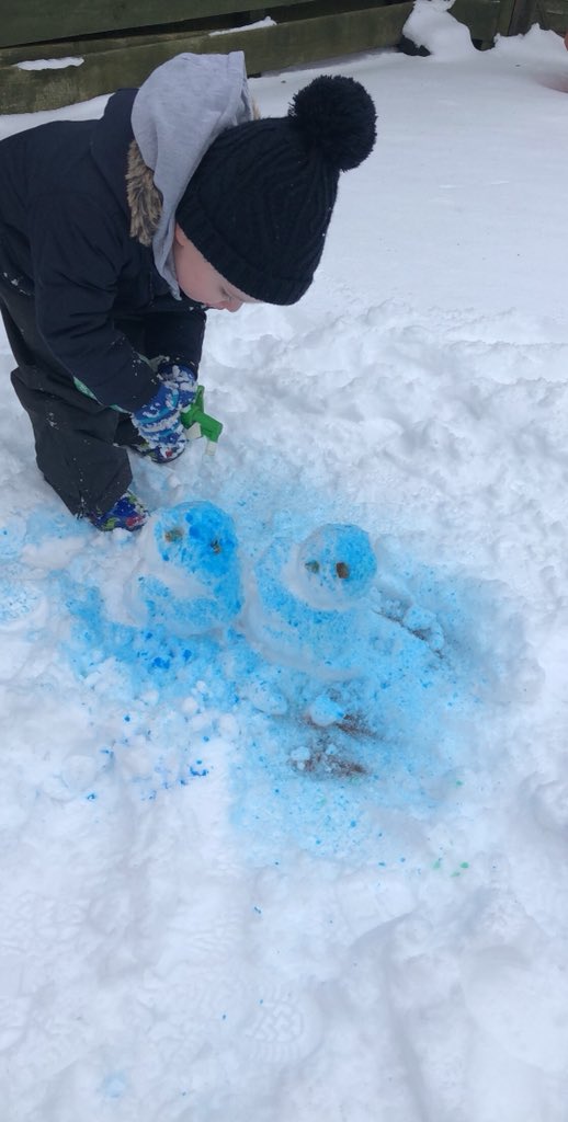 debby_glasgow's tweet photo. When your 3 year old tells you hes made @antanddec #lifesizemodels #jake #snowday3 @itvtakeaway 😂⛄️😂 https://t.co/SNr4dZAEQH