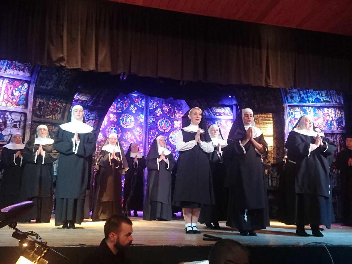 Only 60 tickets left for tonight..38 for tomorrow.....don't miss out!!!  #fabulouswadaos