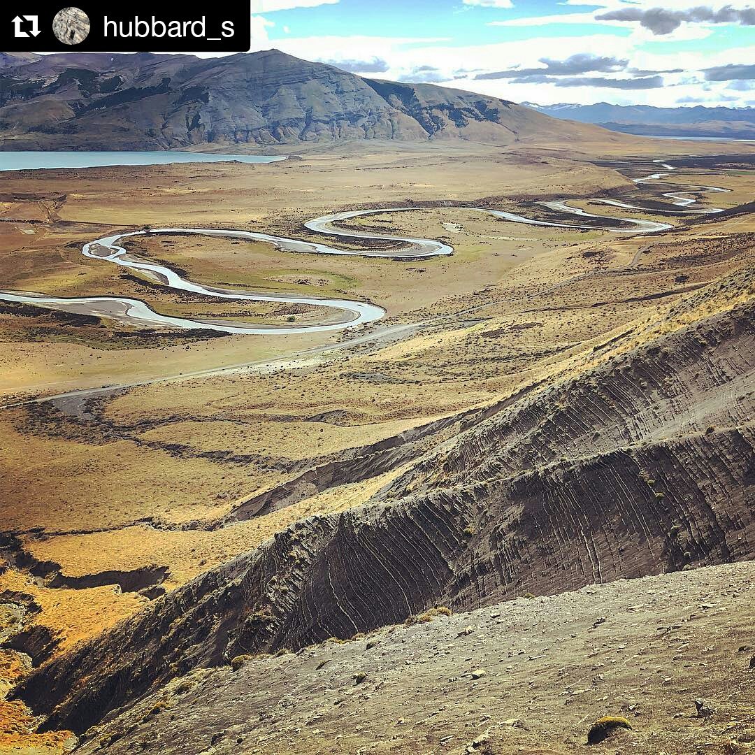 GSA_SGD's tweet image. Chile is here!!!! 
Geological record... how many words come to your mind with this picture? #sedimentology #moderncontrol #fluvial #lake #turbidites