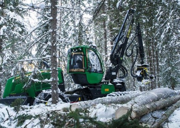 LandSkogsbruk's tweet photo. Bister vinter orsakar virkesbrist: https://t.co/TOosR9noOv #vinter #skog #skogsbruk #skogsentreprenörer #gallring #avverkning https://t.co/8ULhmK2tWW