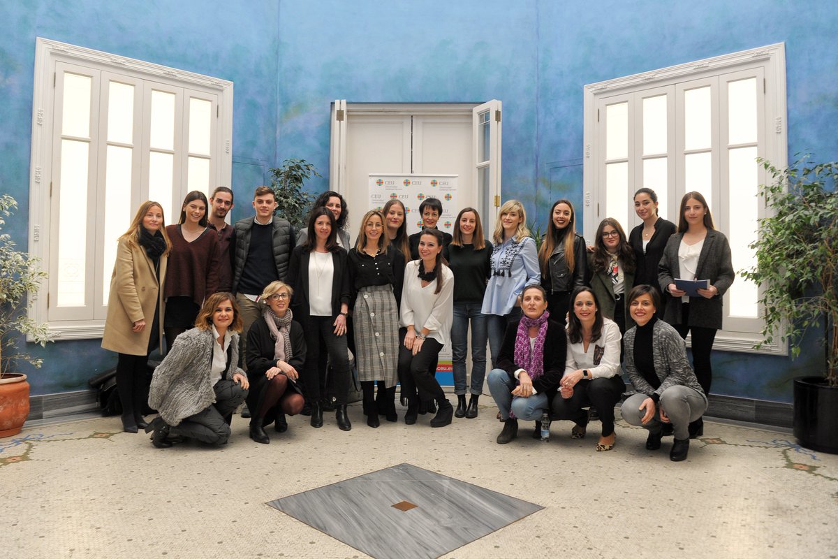uchceu's tweet photo. El talento femenino de las profesionales de la comunicación valenciana al servicio de los estudiantes. En el desayuno de hoy se ha hablado de “actitud positiva”, del “hambre de aprender” y de capacidad para sumir riesgos. Toda una hoja de ruta para los futuros profesionales. https://t.co/c9Sl8hoSzN