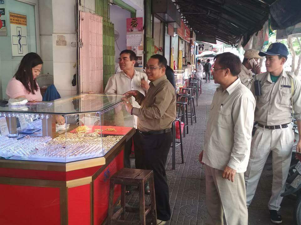 ពិធីប្រកាសប្រធានទីរួមផ្សារសាមគ្គីថ្មី ដែលត្រូវមកធ្វើការជំនួសប្រធានចាស់ ដែលត្រូវផ្លាសទៅបម្រើការងារនៅទីរួមផ្សារទូលទំពូង។