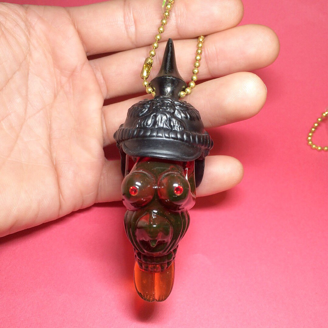 GOGORPM's tweet photo. Little Chop Design KNUCKE氏のベンドバックウーマン w/ ピッケルハウベのキーチェーン💀🙋
大きさ 約9cm 
各色１個づつ在庫有です☆★
・
#rpm #littlechopdesign #knucle #littlechopdesignknuckle https://t.co/s3viZccv0V