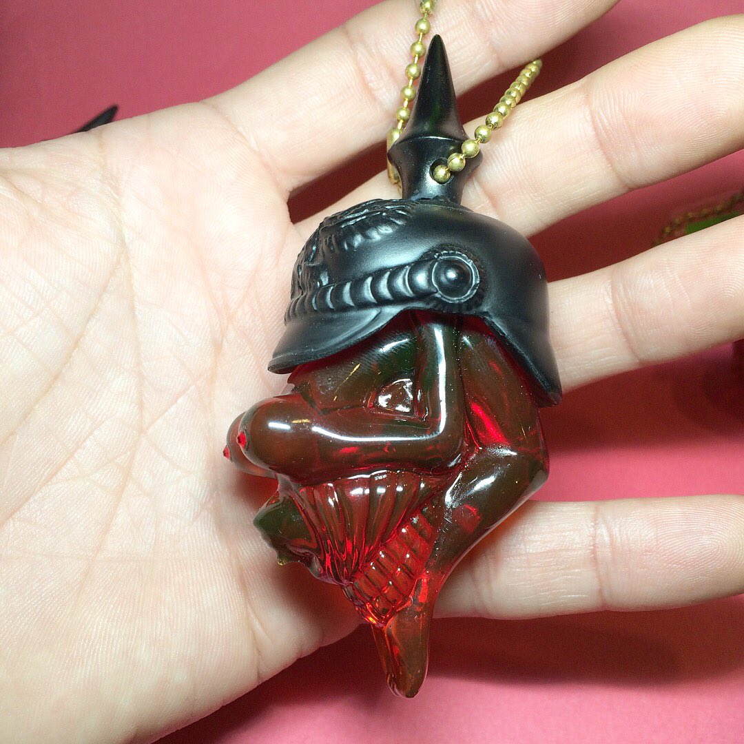 GOGORPM's tweet photo. Little Chop Design KNUCKE氏のベンドバックウーマン w/ ピッケルハウベのキーチェーン💀🙋
大きさ 約9cm 
各色１個づつ在庫有です☆★
・
#rpm #littlechopdesign #knucle #littlechopdesignknuckle https://t.co/s3viZccv0V