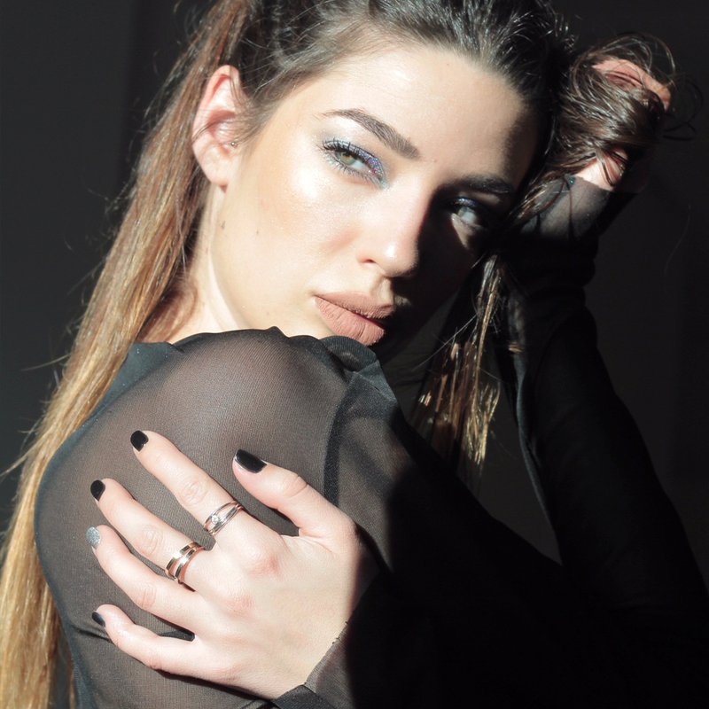 OPI_Spain's tweet photo. The Nail Corner by OPI ha compartido con nosotros esta maravilla de fotografía, con una manicura totalmente #dark a prueba de noches. ¿Te atreves? https://t.co/us4hPaiEu8