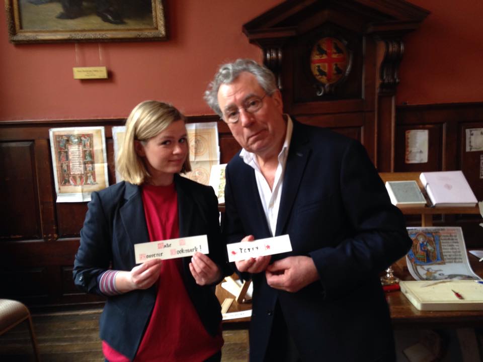 ciditcharlotte's tweet photo. Three years ago today, I taught Sir Terry Jones gothic bookhand, and helped him make a souvenir #SEHResearchExpo bookmark (following enthusiastic shouts of "NI!" over second desserts the night before). Oh happy days! #medievaltwitter #phdhighlights https://t.co/syRskunyRt