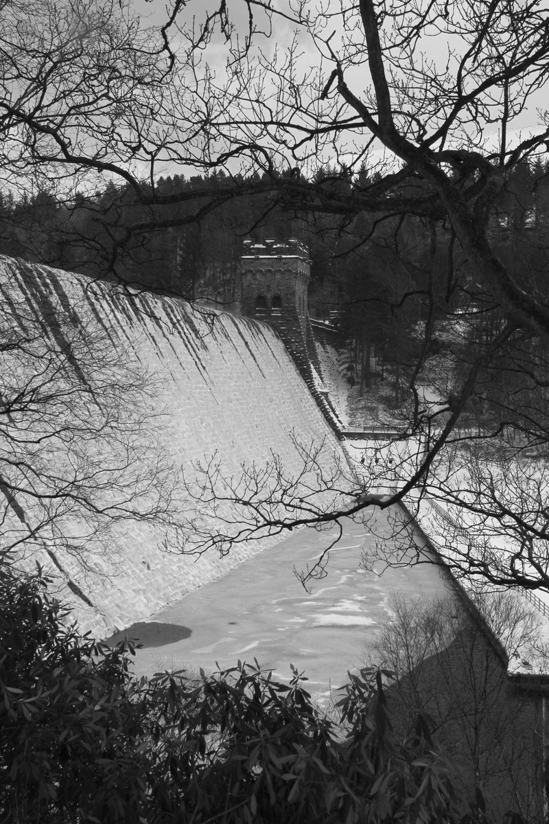 A stunner of a day here. Dams still frozen. Road better than yesterday but still not advisable unless in a 4x4. Fairholmes is closed today apart from the toilets. Hope to be all open again tomorrow. Stay warm and enjoy your snow day.