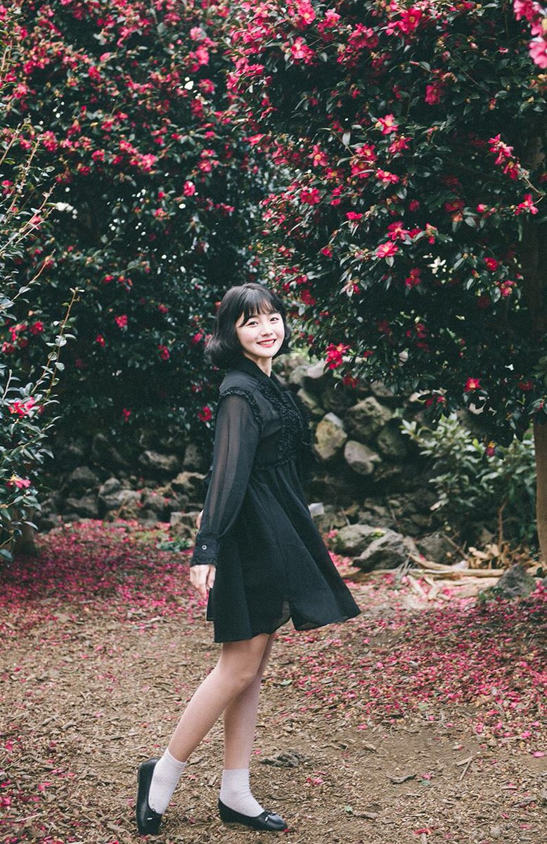 Mariposa_ST's tweet photo. 마리포사 RT이벤트🦋
RT해주신 분 한분께 웬디 원피스를 보내드릴게요!

웬디 원피스(2color)
카라와 리본의 프릴이 동화 속 주인공처럼 사랑스러운 원피스예요S2

*상세 타래 https://t.co/6L8BZnS9Rm