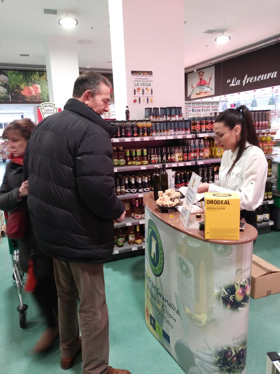 1916Gourmet's tweet photo. Promoting our #cooperative #oliveoil in supermarkets in #Madrid with our #PDO to ensure #trazability and #quality @DOP_PONIENTE #evoo #healthy #vegan #indie #supermarkets #knowyourproducer #fromtreetobottle https://t.co/qOYyhuGebl