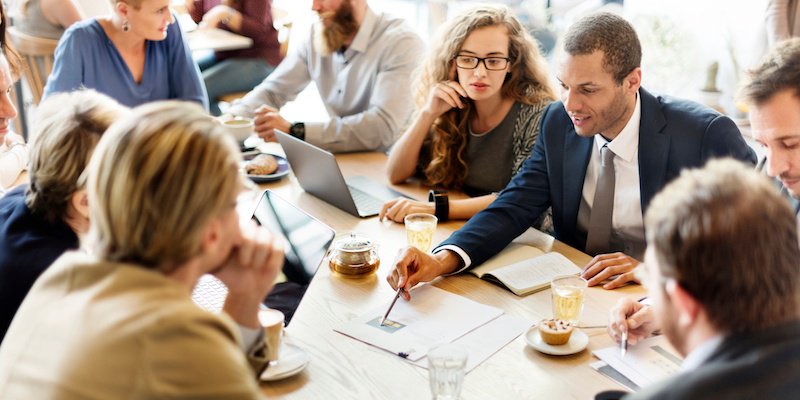 CommReporting's tweet photo. Anne Golombek, VP Marketing bei minubo, im Gespräch zum #CommerceReportingStandard: "Wir wollen helfen (...) ein Modell aus #Kennzahlen &amp; Best Practices zu entwickeln, das den Händlern den Weg zu einer #datengetriebenen Arbeitskultur erleichtern soll." https://t.co/hf0woE8lpH https://t.co/HRtIIrmUNA