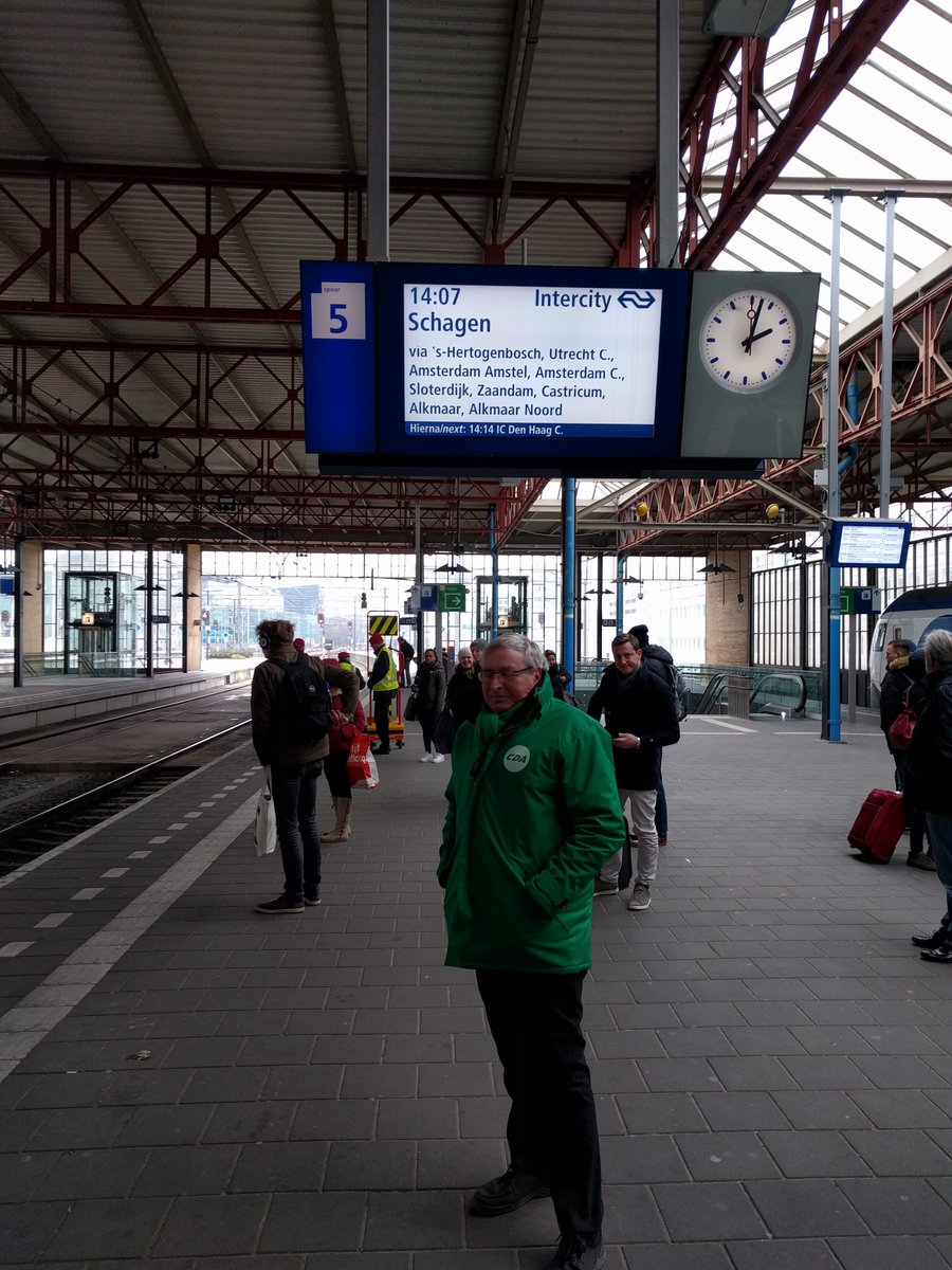 kees_heer040's tweet photo. #OVrace @CDABrabant laatste fase van OV race CDA team Van Brakel. Terug naar het provinciehuis. https://t.co/th3PCyf9bV