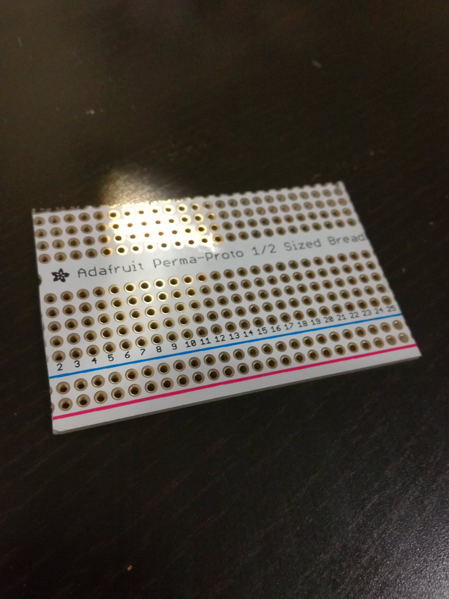 celine_souliers's tweet photo. #fablab #friday @incubateur_BdM ça avance ! Des belles soudures et une découpe parfaite 😀 merci @Devisubox_fr_FR pour l'aide apportée et le partage de connaissances #pigrrl #adafruit #polemediaBDM https://t.co/mwMfvqIKmm